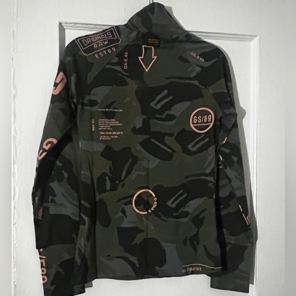NWOT~ G-Star Camouflage Shirt with Pink Arrow Accent - Picture 3 of 4